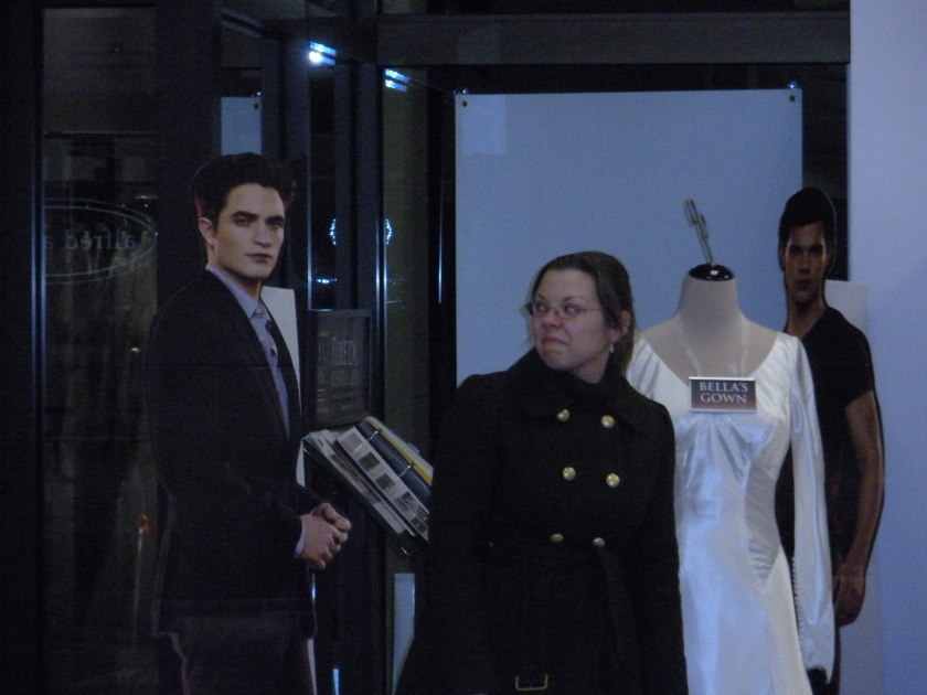 Bella's dress has a sign on it.  For real.