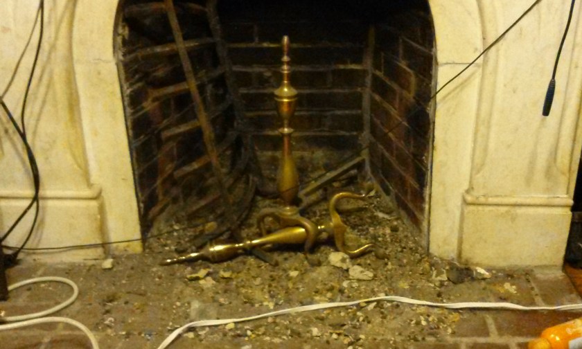 As we'd pushed our fireplace screen flat against the opening and then our awesome coffee table/chest up against it about 6 years ago, we didn't know it was there until we removed everything for moving.